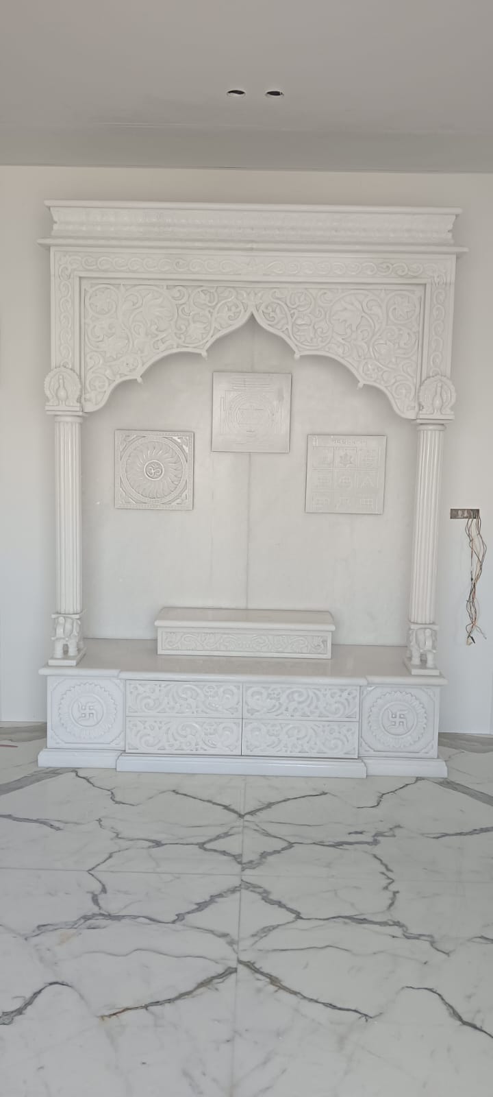 Gujarati Haveli-Style Marble Mandir